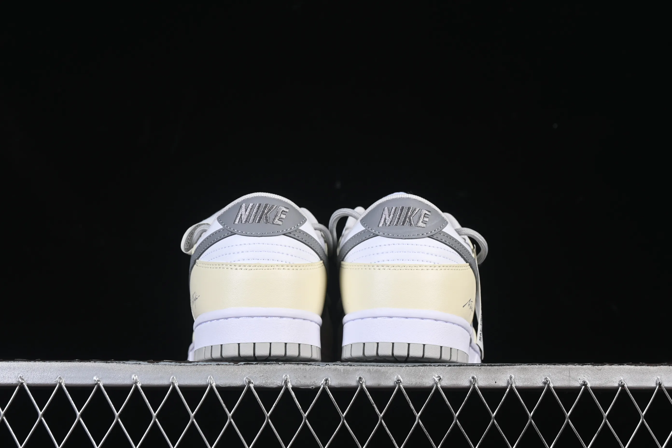 All categories Nk SB Dunk Series Nk SB Dunk Low High-end customized low-top sneakers Nike SB Dunk Low straps low-top casual sneakers HF5441-105